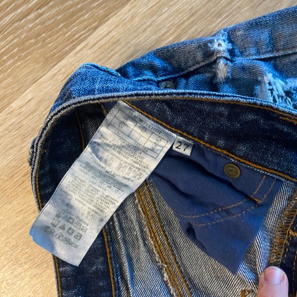 vintage Guess high rise denim short - distressed - Picture 3 of 5